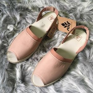 Reef Daisy LX Sandals